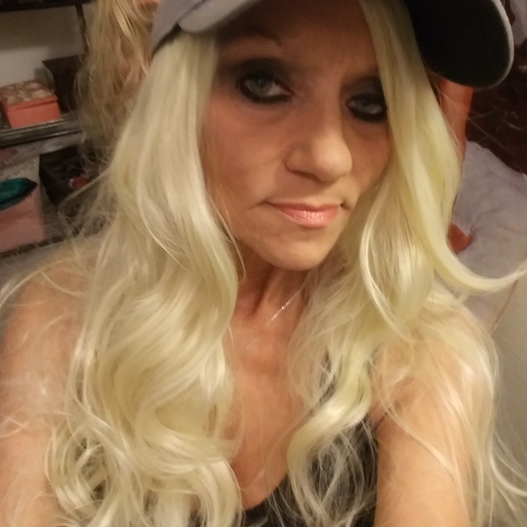 Meet your Posher, Dana - Picture 1 of 1